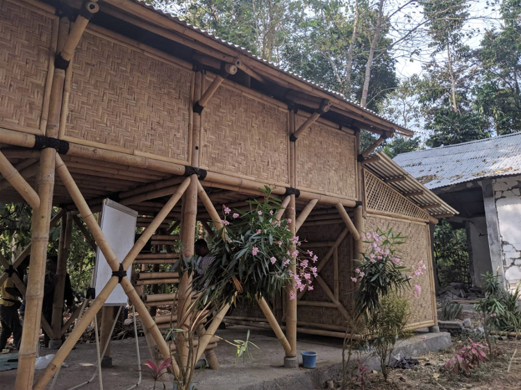 rumah-bambu-jadi-solusi-gempa-di-indonesia_45_20200108144100